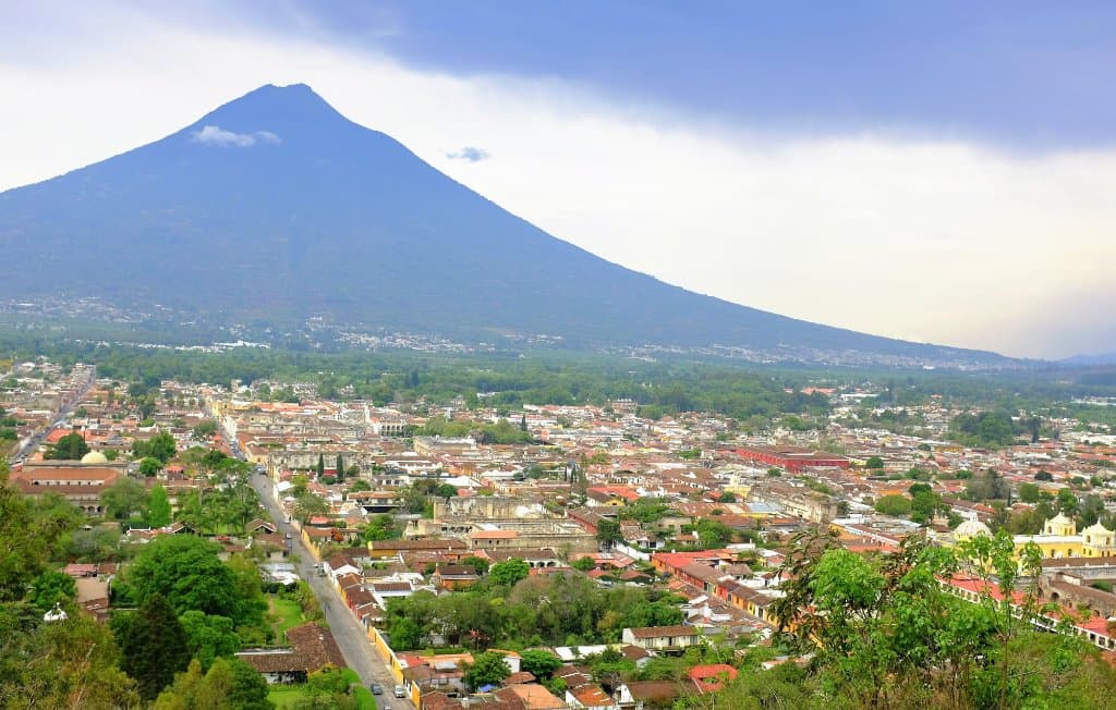 cerro de la cruz, antigua, guatemala