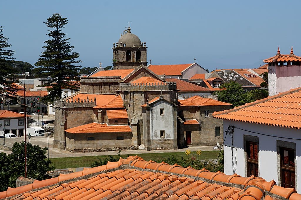 Igreja Martiz de Sao Joao gezien vanaf het klooster.