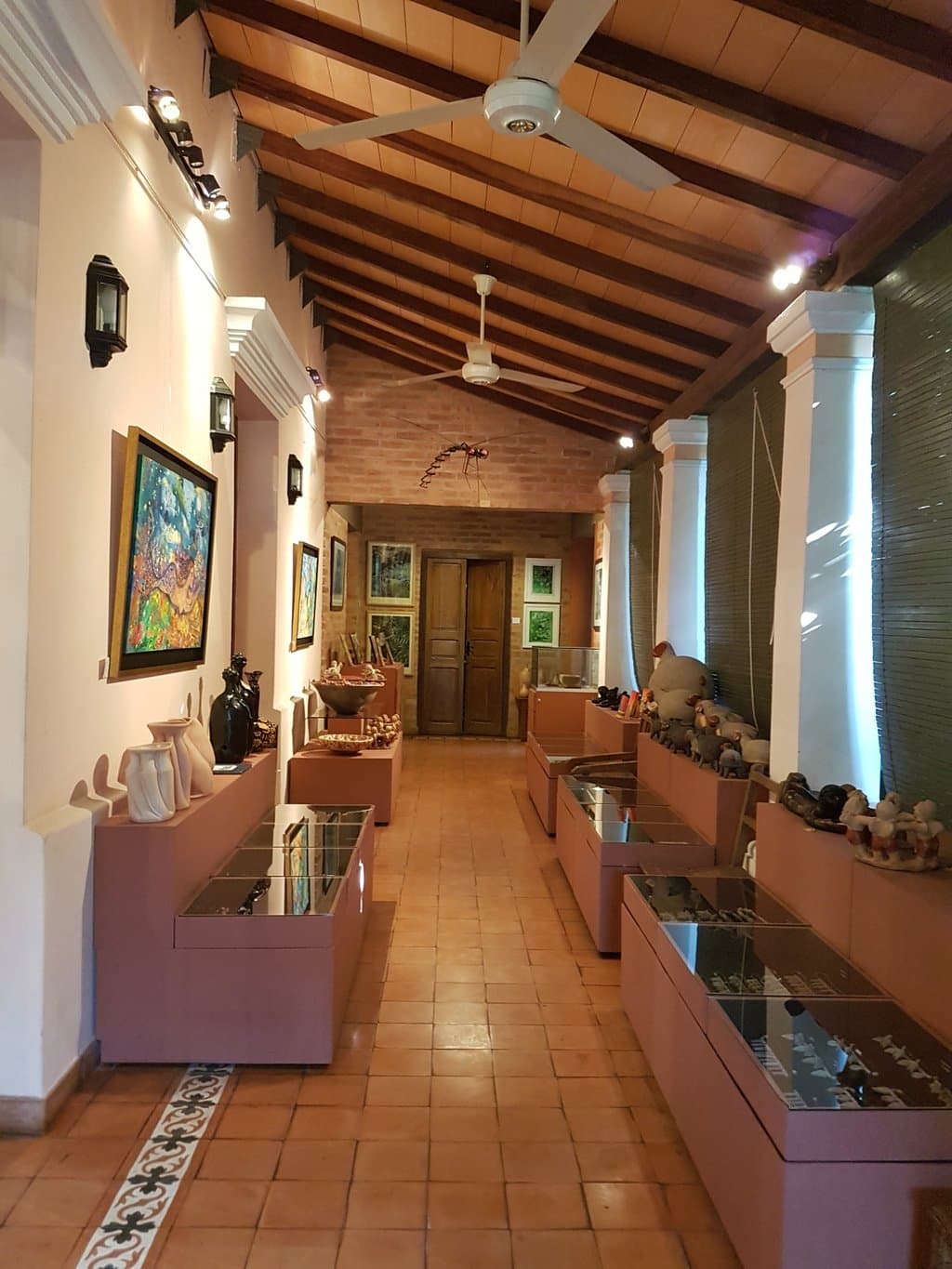 una vista de la galeria de la casa