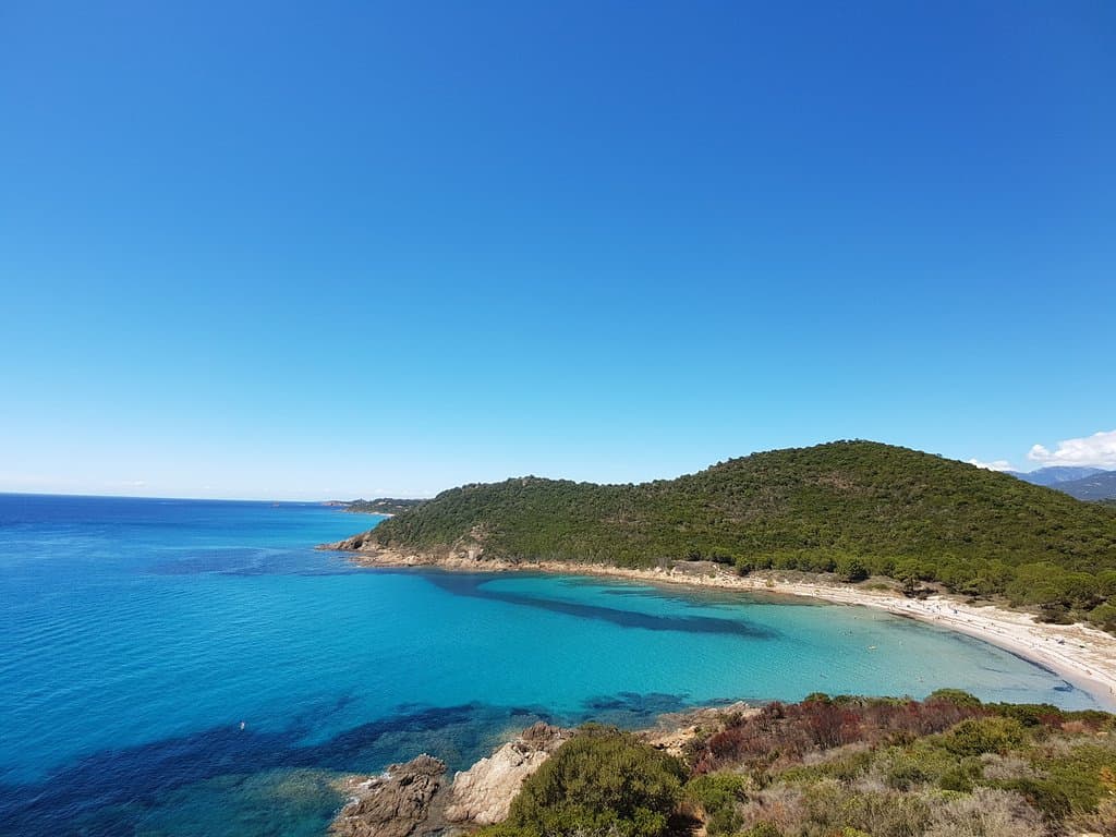 Plage de la Tour Génoise Fautea