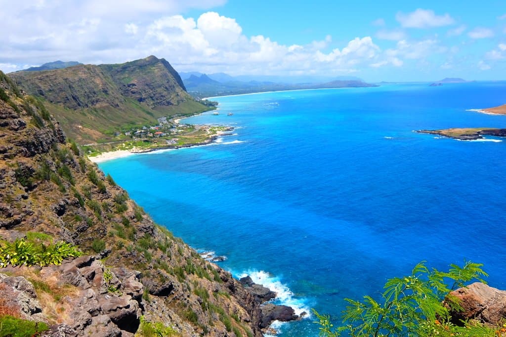 the mountains and shoreline