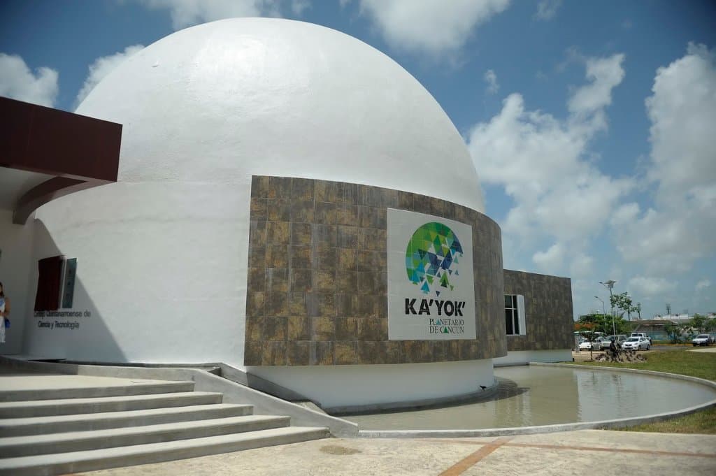 Entrada al observatorio