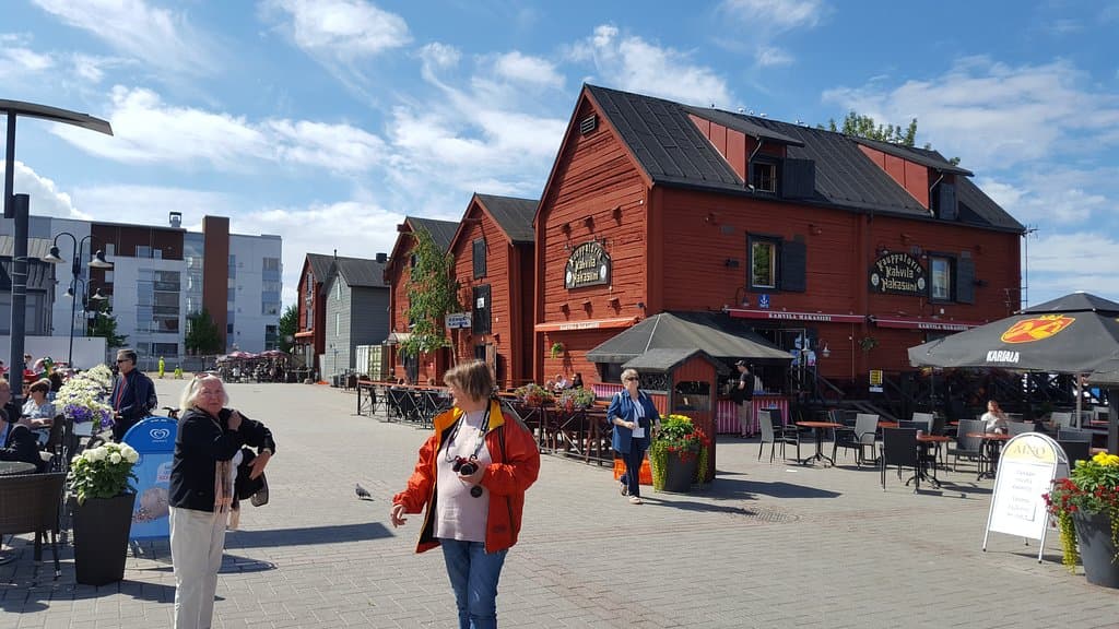 Policia y alrededores.