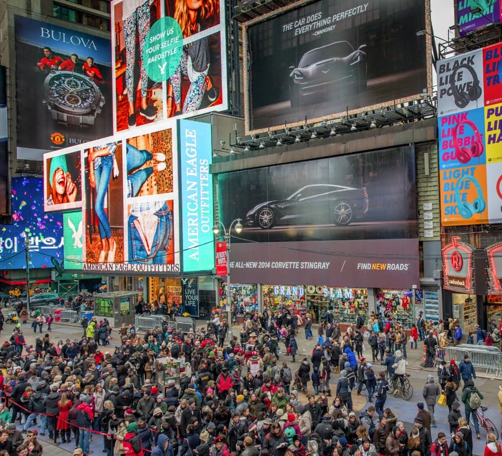 Hustle Bustle in front of Grand Slam