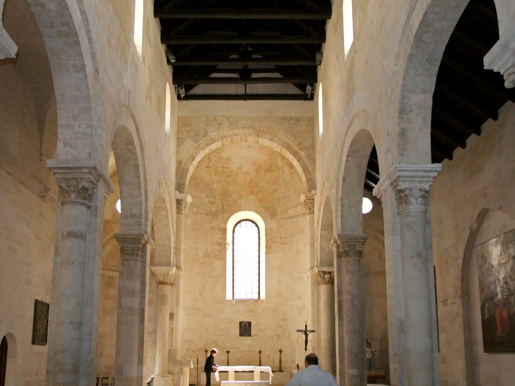 Chiesa di Santa Maria Amalfitana - navata centrale ed abside