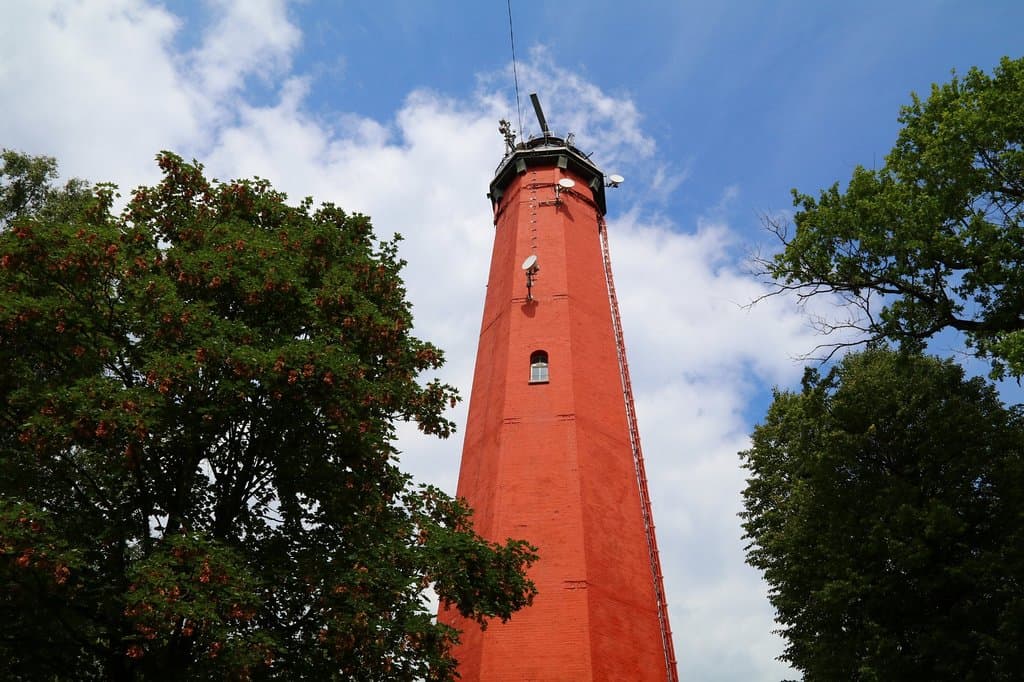 Latarnia morska w Helu widziana z boku