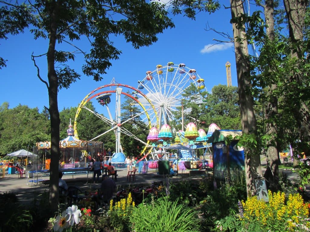 公園内に遊園地がある