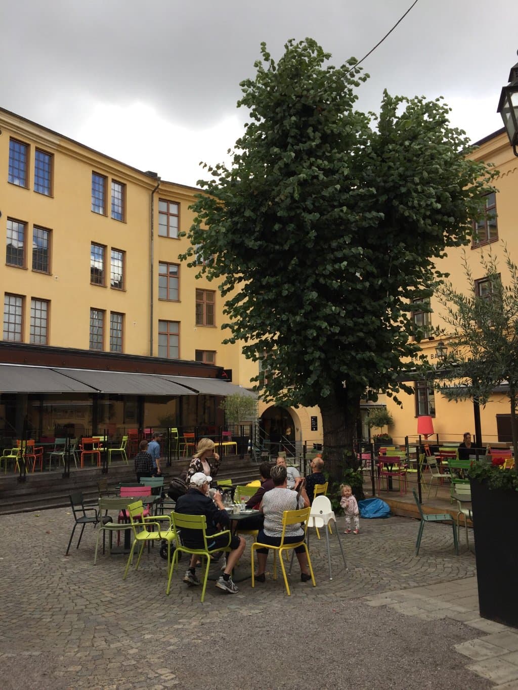 Mysigt ställe med bra blandning av restauranger, fik & butiker. Värt ett stopp