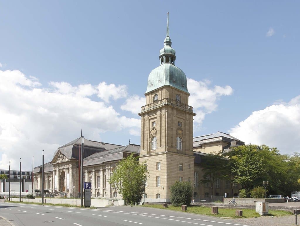 Die Aussenansicht des Hessischen Landesmuseums Darmstadt