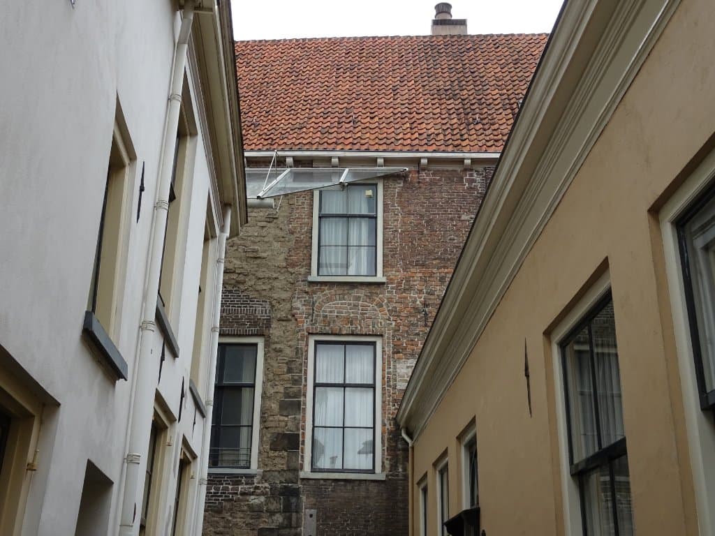 -Proosdij van Deventer uit 1130;"oudste stenen huis van Nederland" 