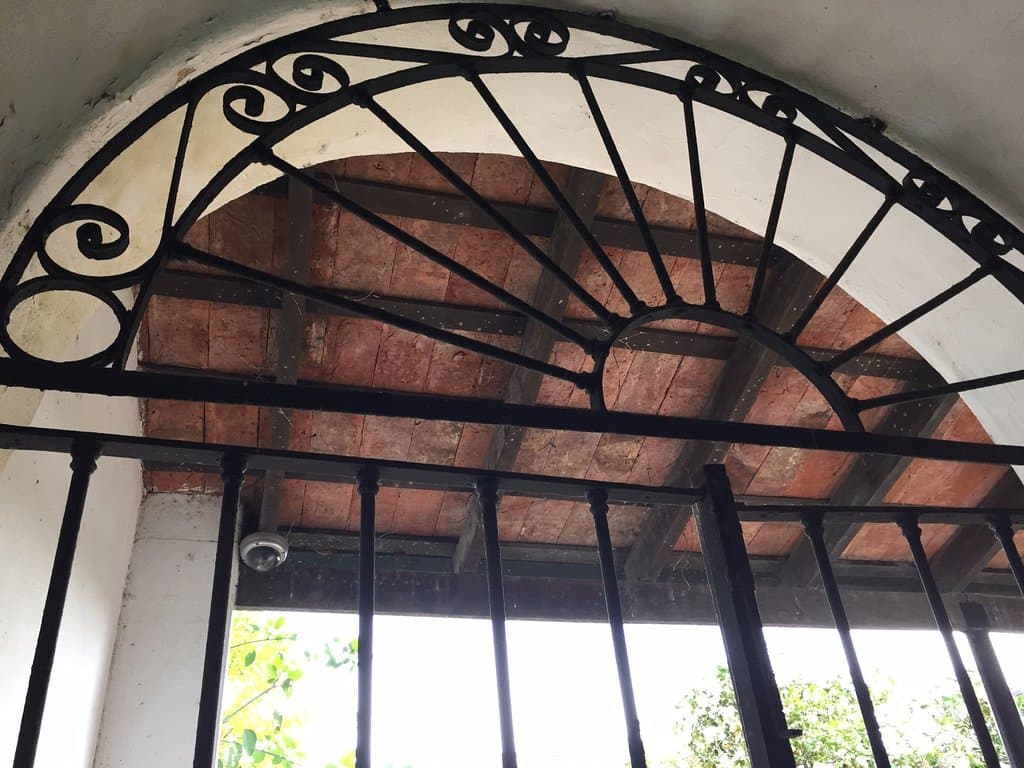 rejas y techos coloniales