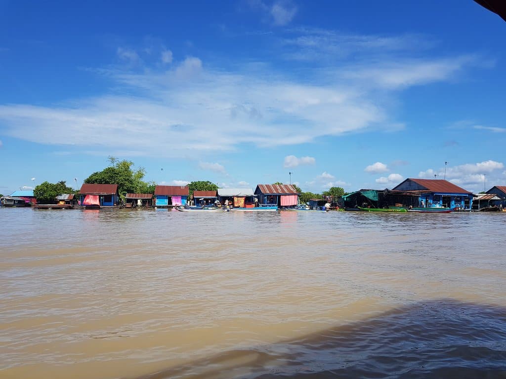 Siem Reap to Battambang boat 6 hours... with quickly  lunch 23$ with terribile pick up...
