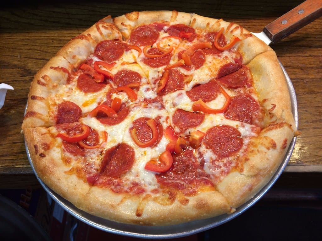 pepper and pepperoni pizza
