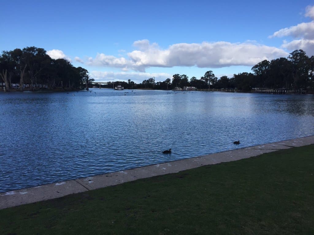 Beautiful river front all nicely located!