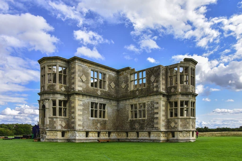 Lyveden New Bield
