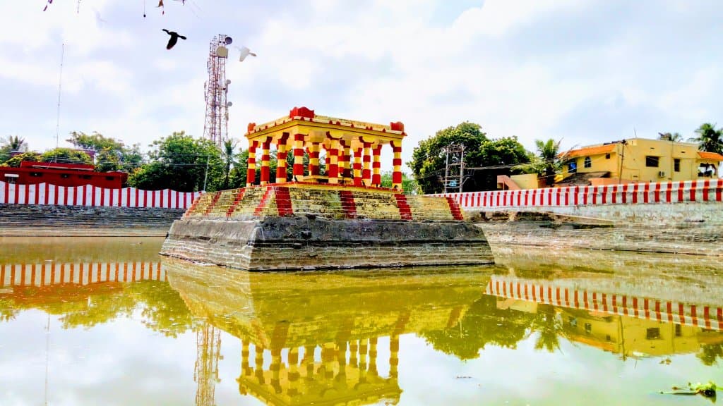 Lord Ramar Theertham. Sea birds are resting and flying.