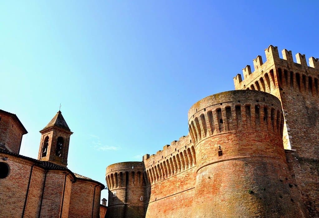 La Rocca e la Collegiata di San Lorenzo da Piazza Garibaldi