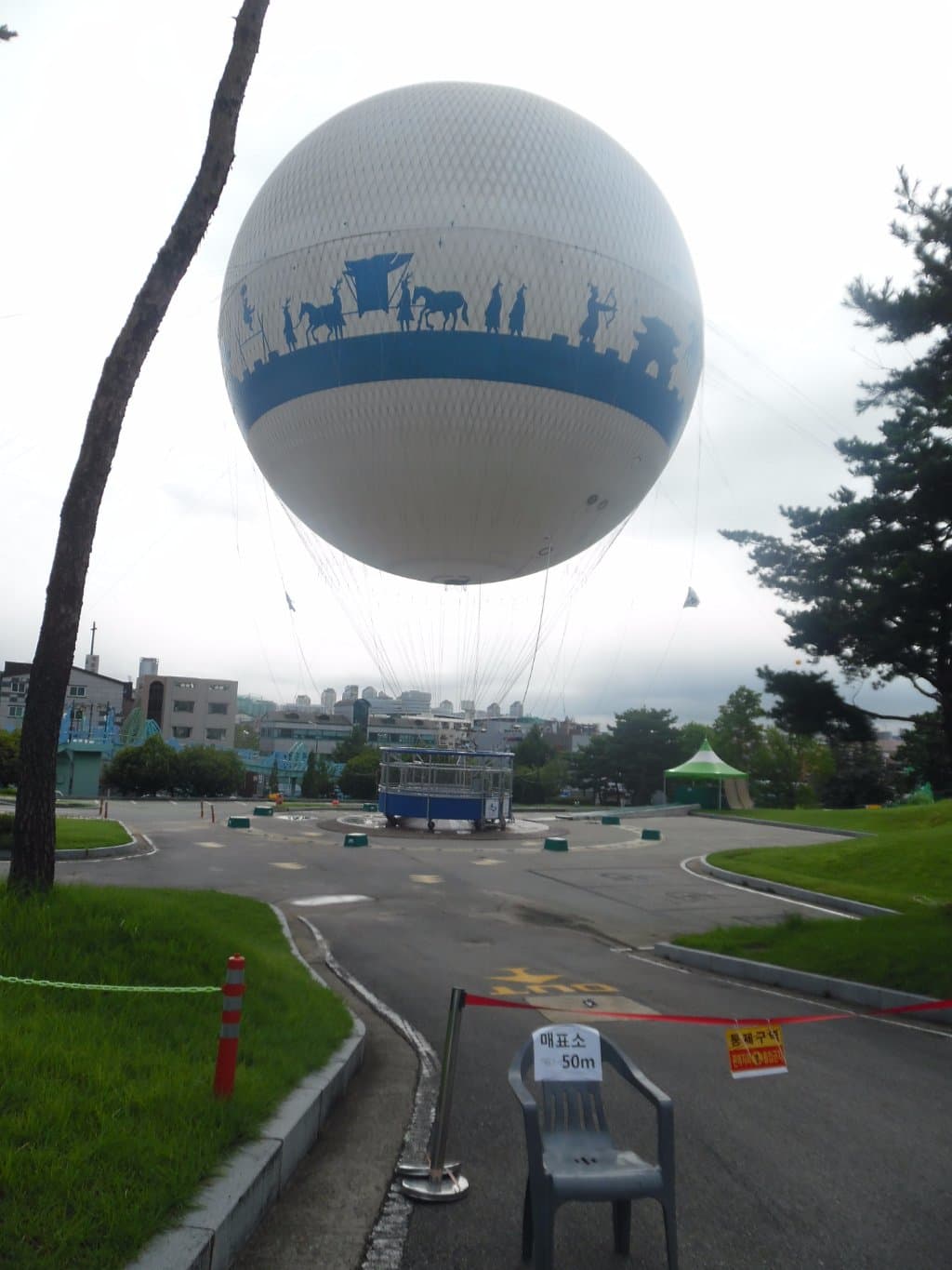 balloon at flying suwon station