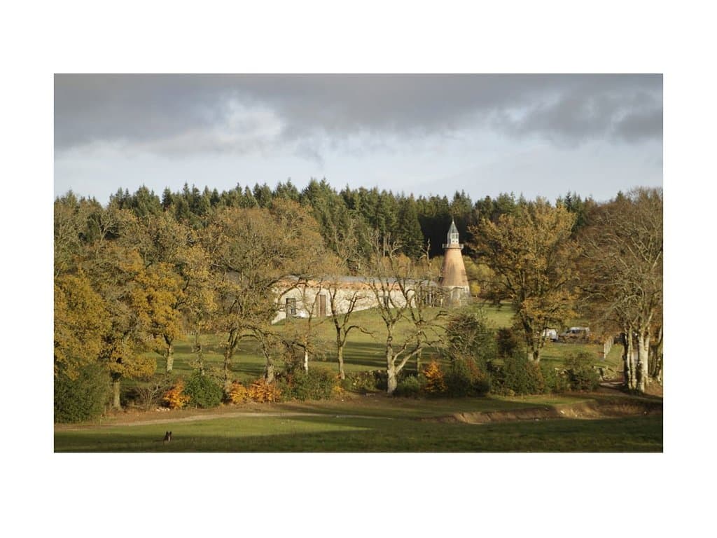 Centre international d'art et du paysage construit en 1991 par Aldo Rossi et Xavier Fabre. 