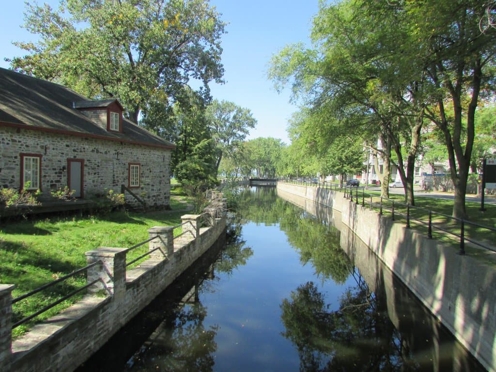 le long du Canal
