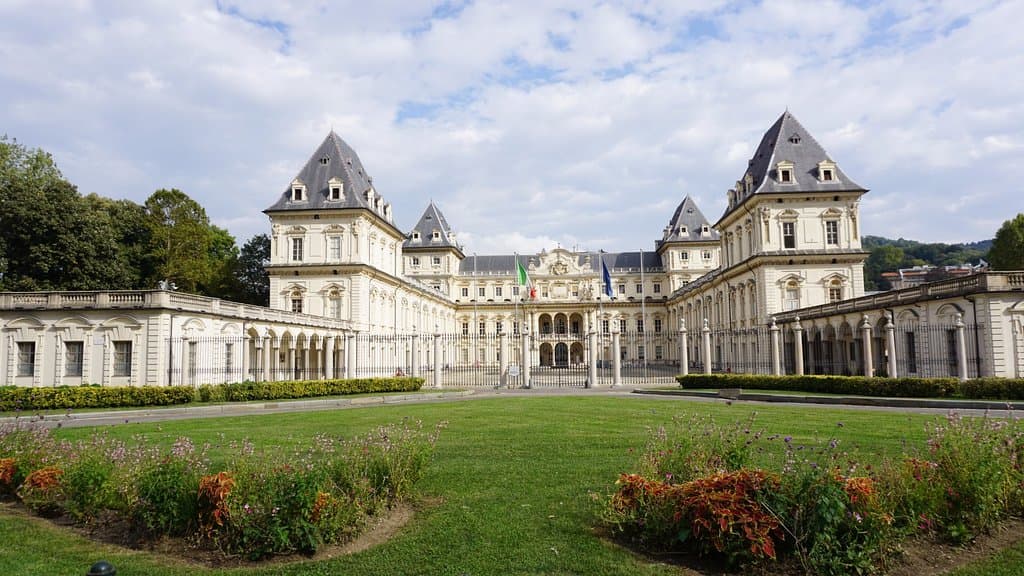 Parco Del Valentino içinde, Po kıyısındaki ön cephe