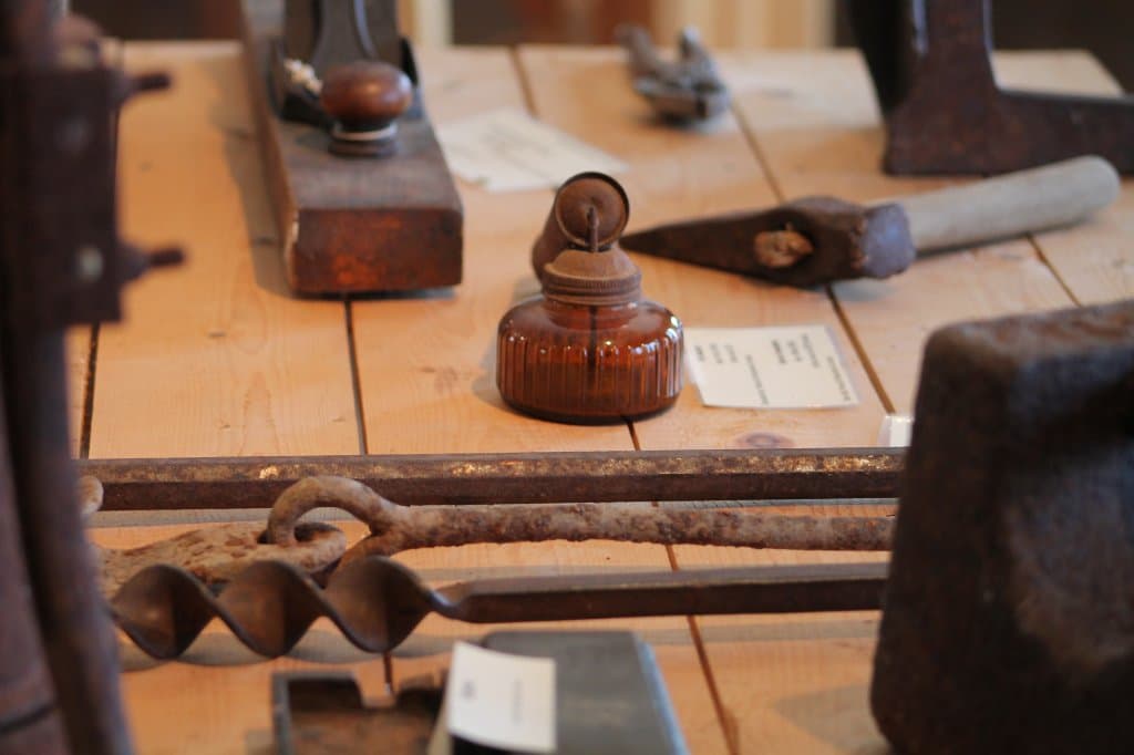 Display of old tools