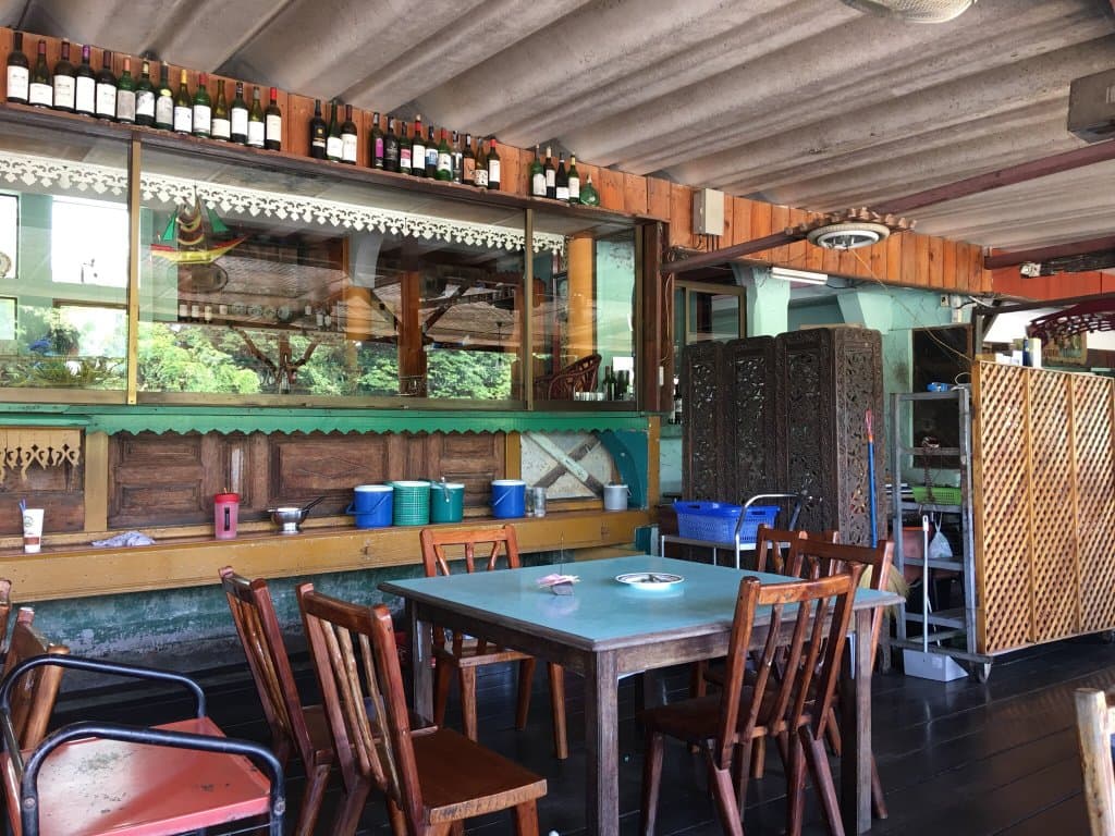 Pae Krung Kao Restaurant