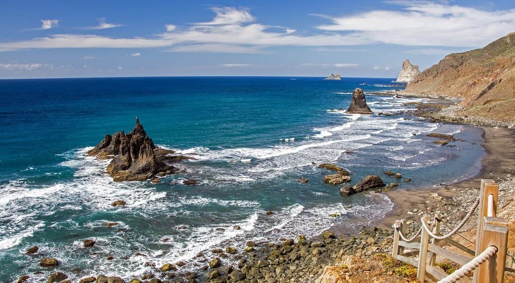 лестница и Playa de Benijo