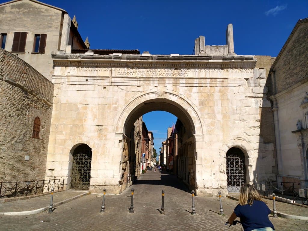Arco di Augusto Fano