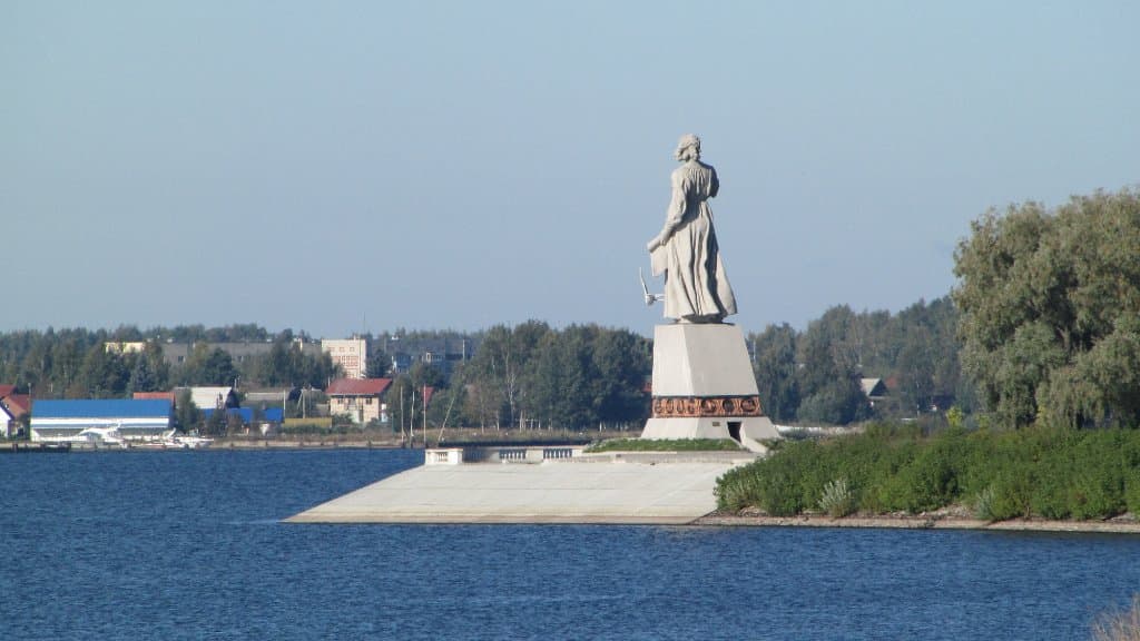 Ракурс от дороги только с заду...