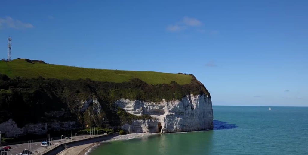 Vue plage et falaise