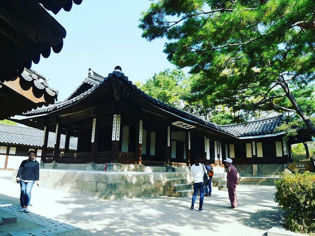 Visit Unhyeongung Palace