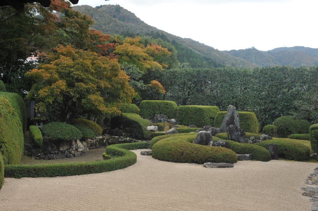 借景と手前の庭