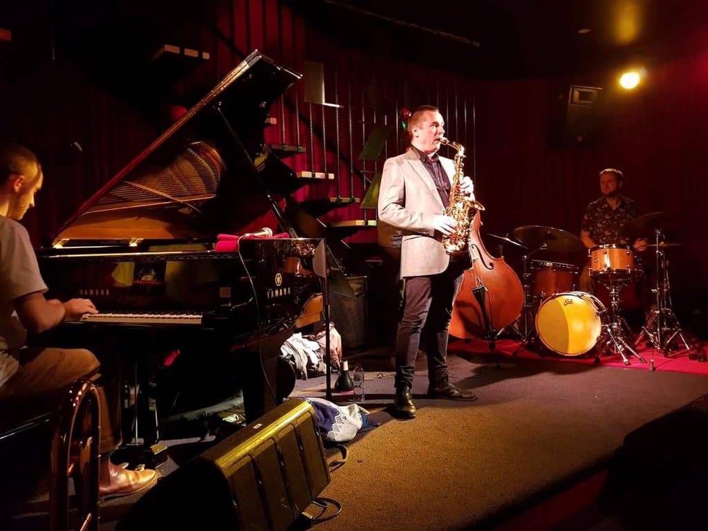 Superstar Phil Noy in action