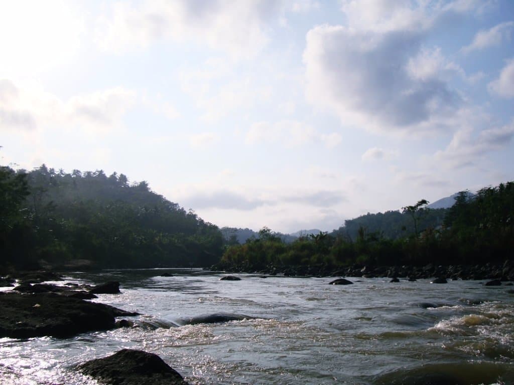 sungai lokasi arung jeram