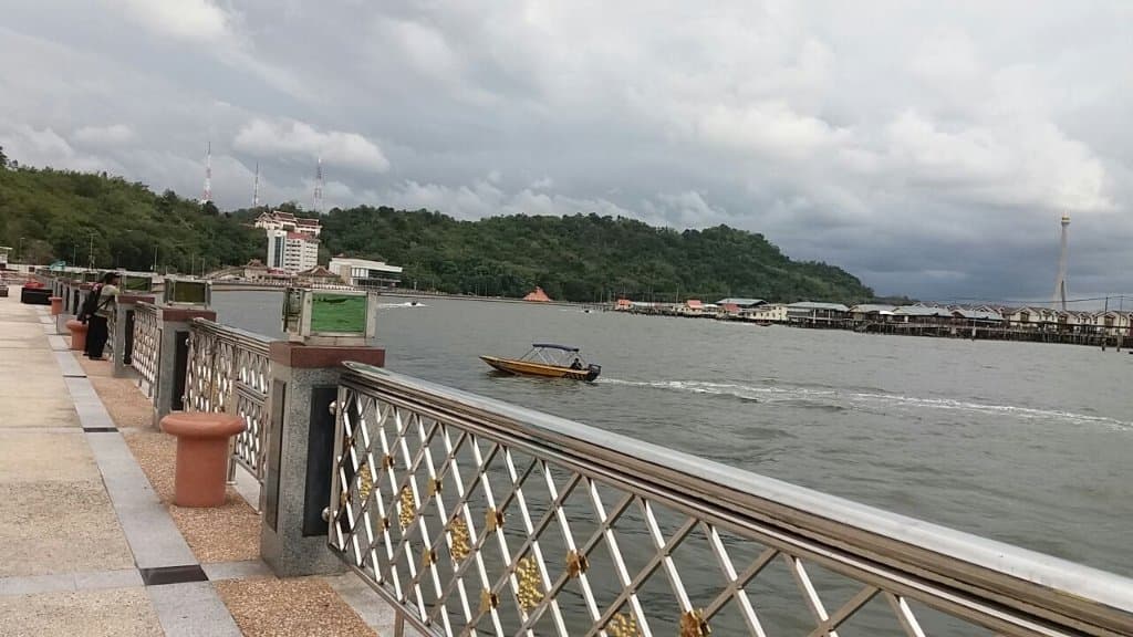 Royal Wharf Dermaga Diraja