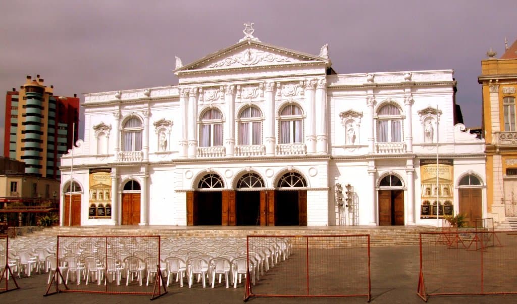 Vista exterior del Teatro Municipal, Iquique.
