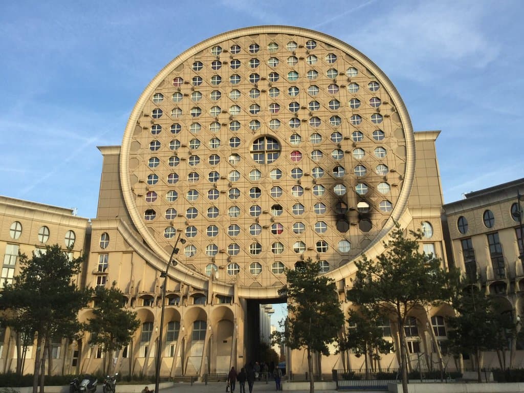 round building ! Weird !