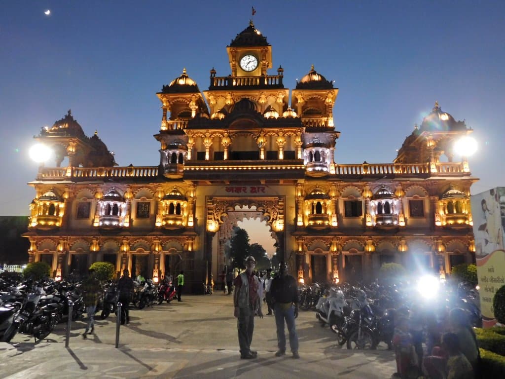 Sembra un palazzo rajsthani: ma non siamo in Gujarat?