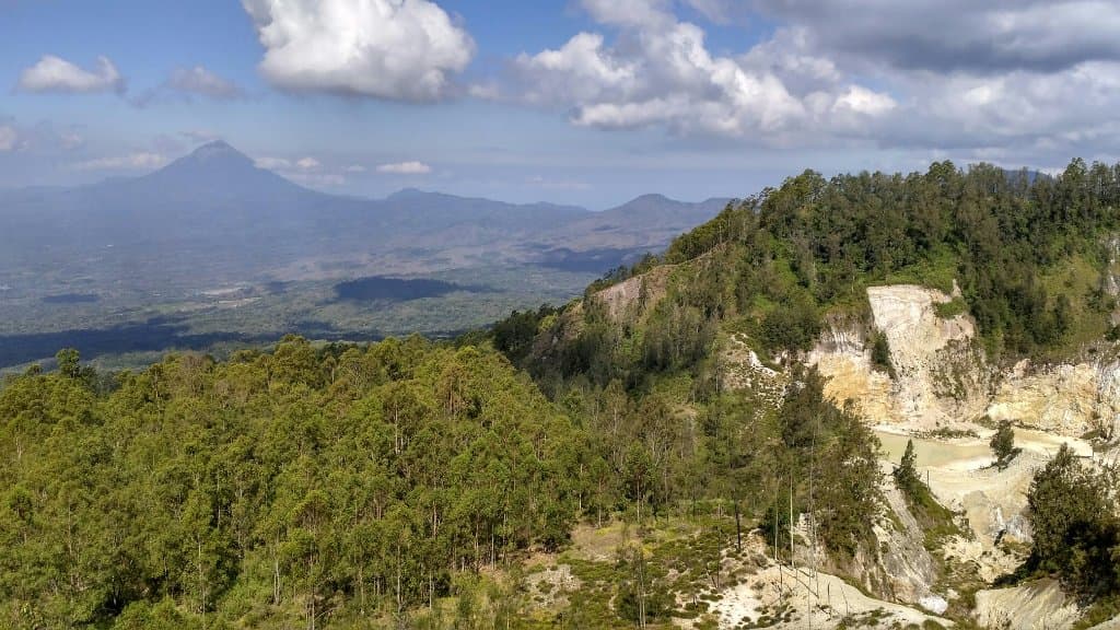 Wawomuda Crater Lake