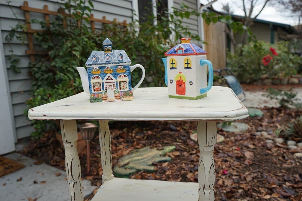 I make garden art, and am always looking for unique items. This place has items galore!