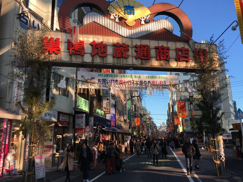 お正月飾りを施したアーチ