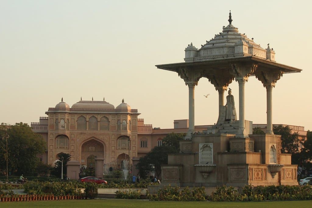 Sawai Jai Singh Statue