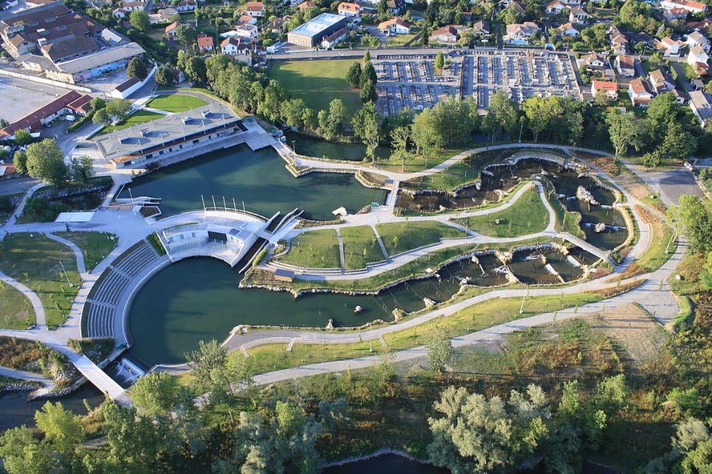 Le Stade d'Eaux Vives vu de haut 
