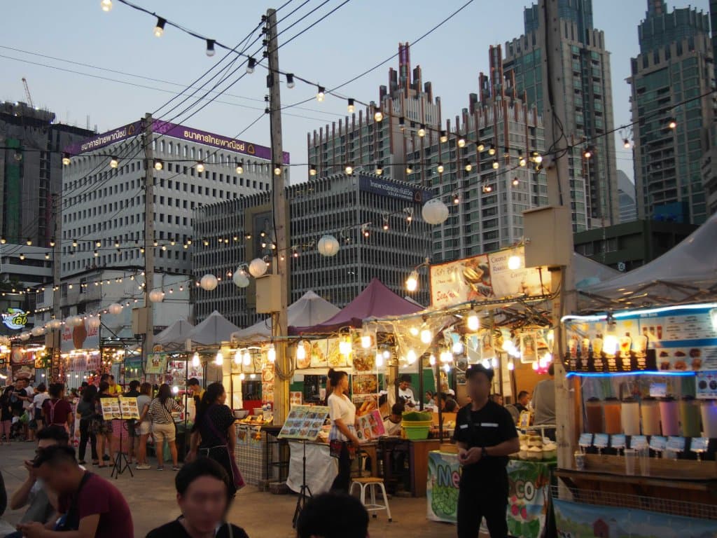 屋台の飲食店はそこそこあります