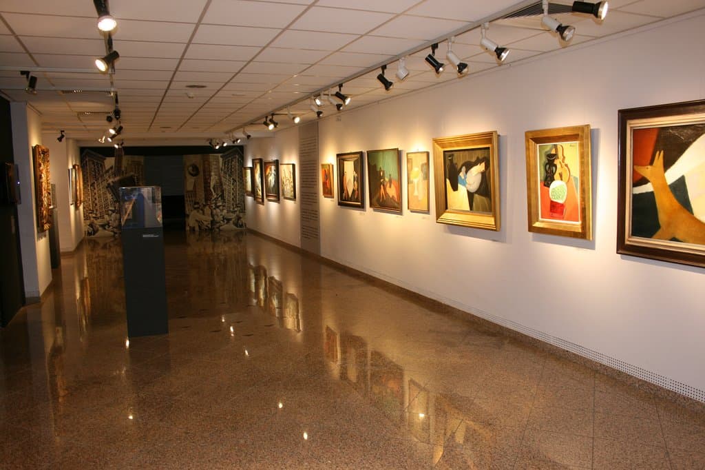 Virág Judit Gallery, 19-20th century paintings & Zsolnay ceramics
