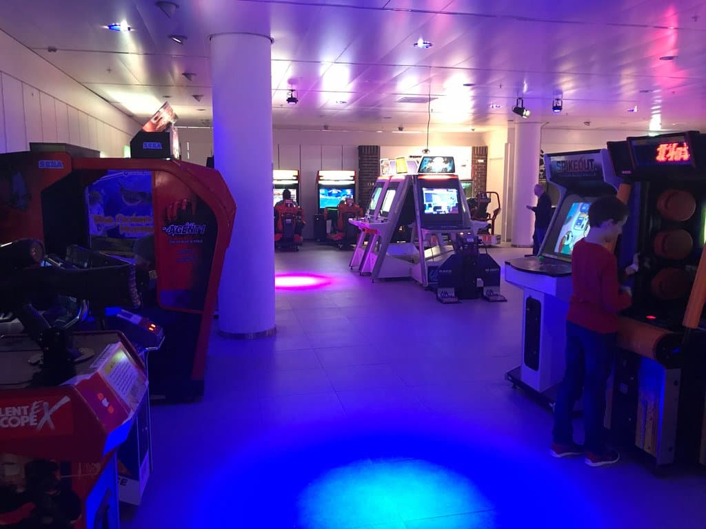 Arcade hal