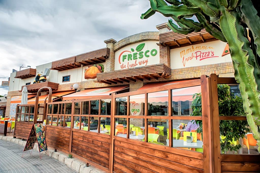 Estamos en la rotonda de la Zenia, carretera nacional 332