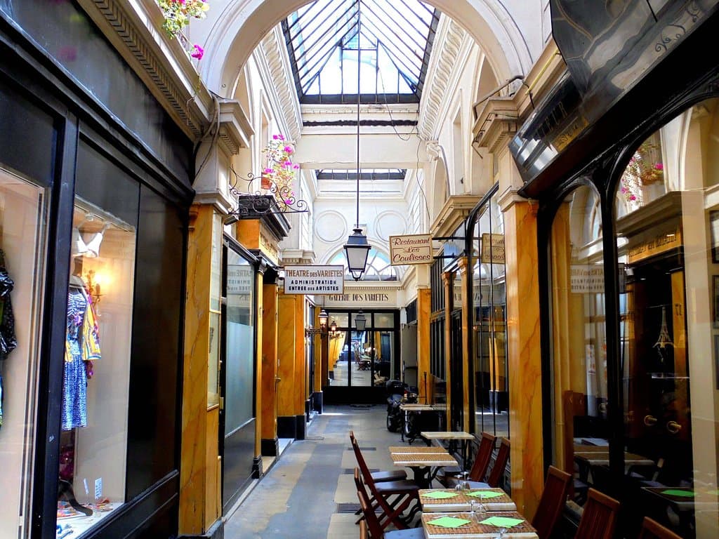 Pssage avec entrée du théatre des Variétés