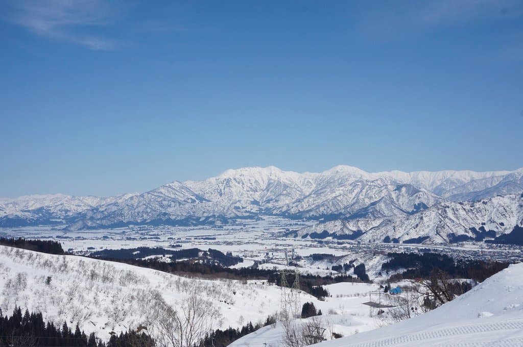センターロッジ付近から望む八海山